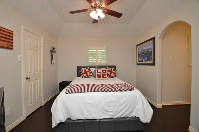 Building Photo - 1310 Wildwood Ln