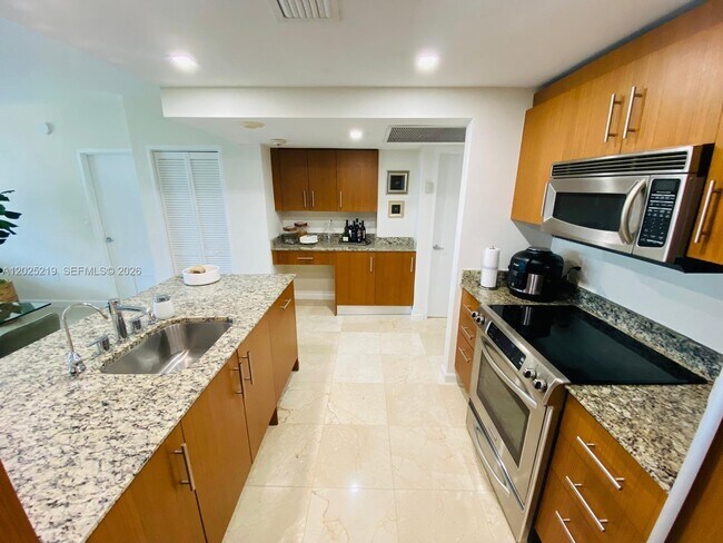 Building Photo - 10275 Collins Ave