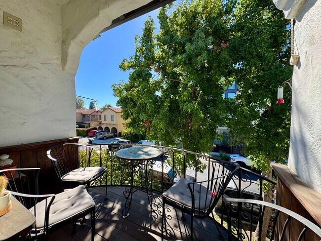 Building Photo - Gorgeous Remodeled Spanish 2+1.5 near the ...