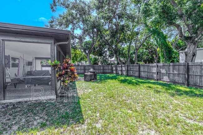 Building Photo - 3101 Carriage Dr