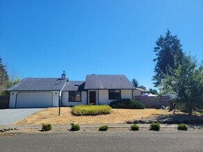 Building Photo - ? Spacious 3-Bedroom Rambler with Vaulted ...
