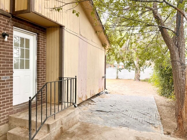 Building Photo - 3079 Lehman Ave