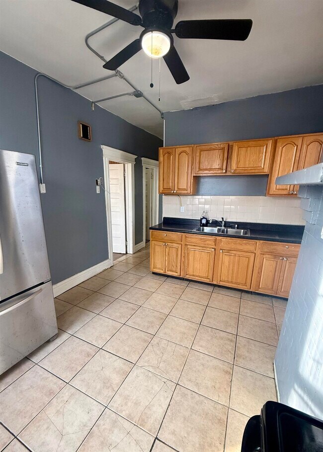 Building Photo - 110 Lincoln Ave