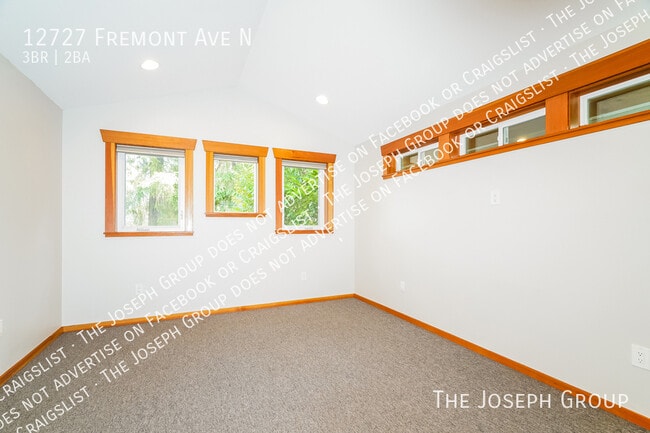 Building Photo - 12727 Fremont Ave N