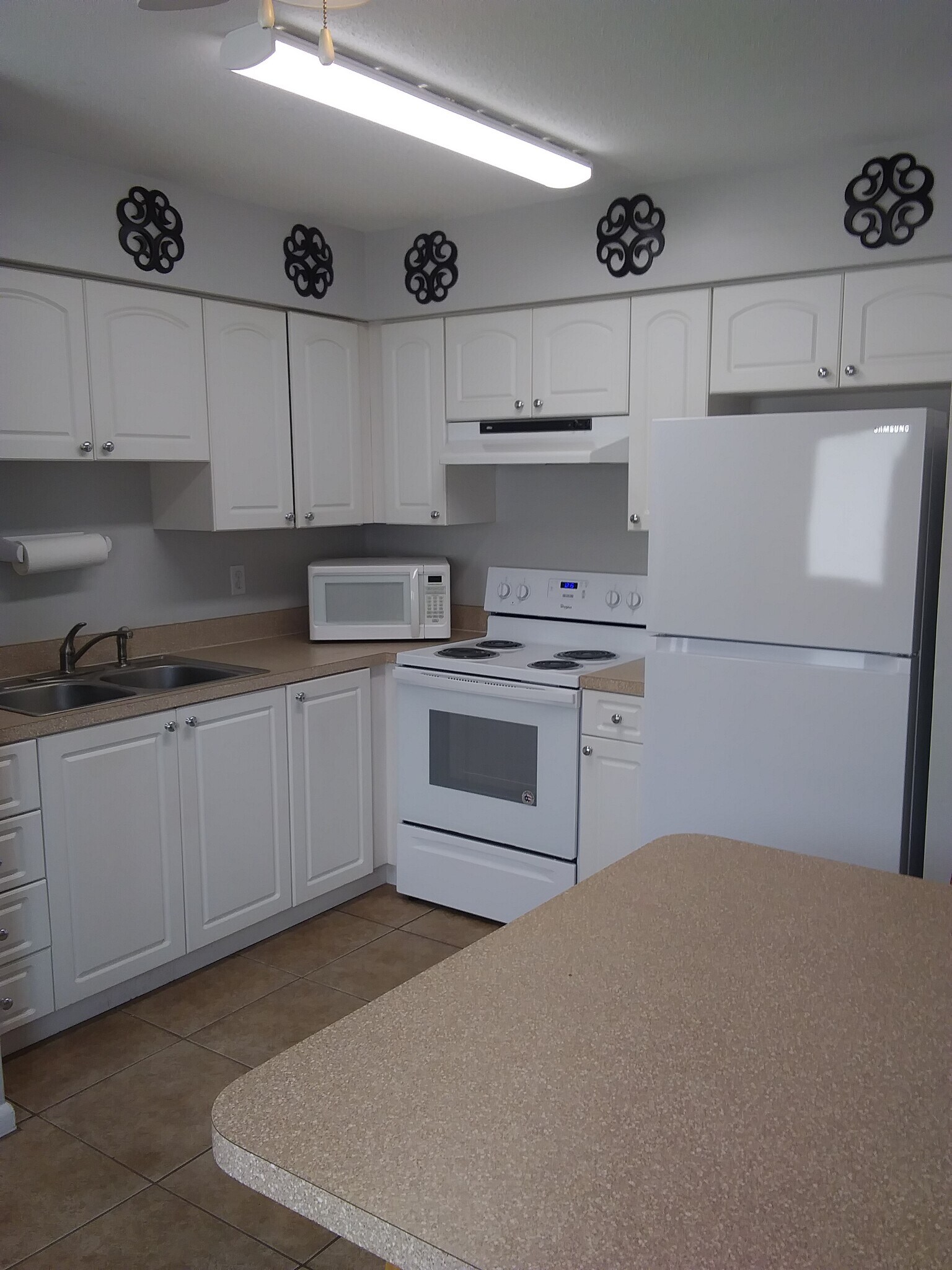 Building Photo - 5172 Taylor Ave