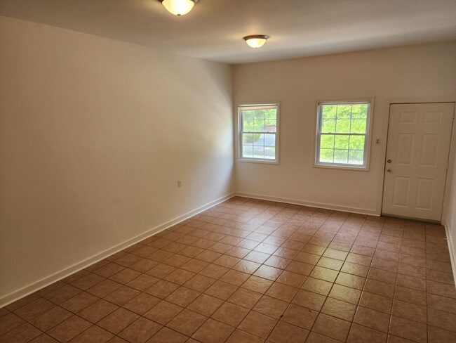 Building Photo - Cozy 1 Bedroom Home in New Kent County!
