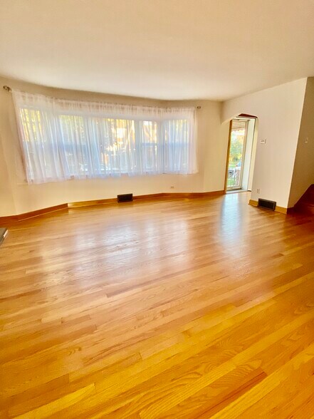 Building Photo - 1626 Maple Ave