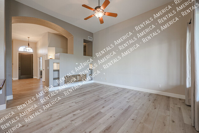 Building Photo - 6806 W Skylark Dr