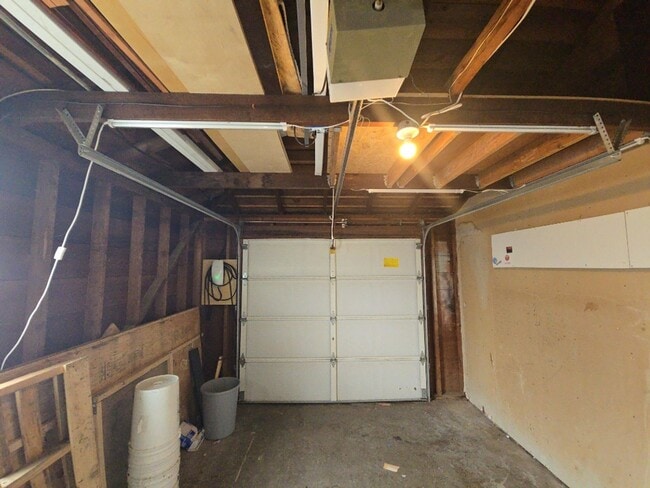 Building Photo - Beautifully designed 2BD/1BA home located near Henderson Center!
