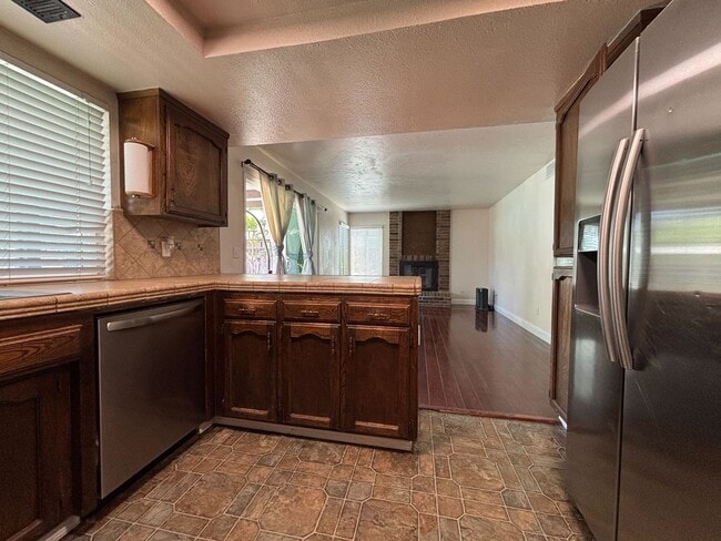 Building Photo - Prime Fresno Location Near River Park and ...