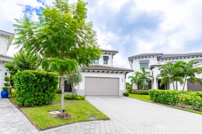 Building Photo - 3018 Safflower Cir