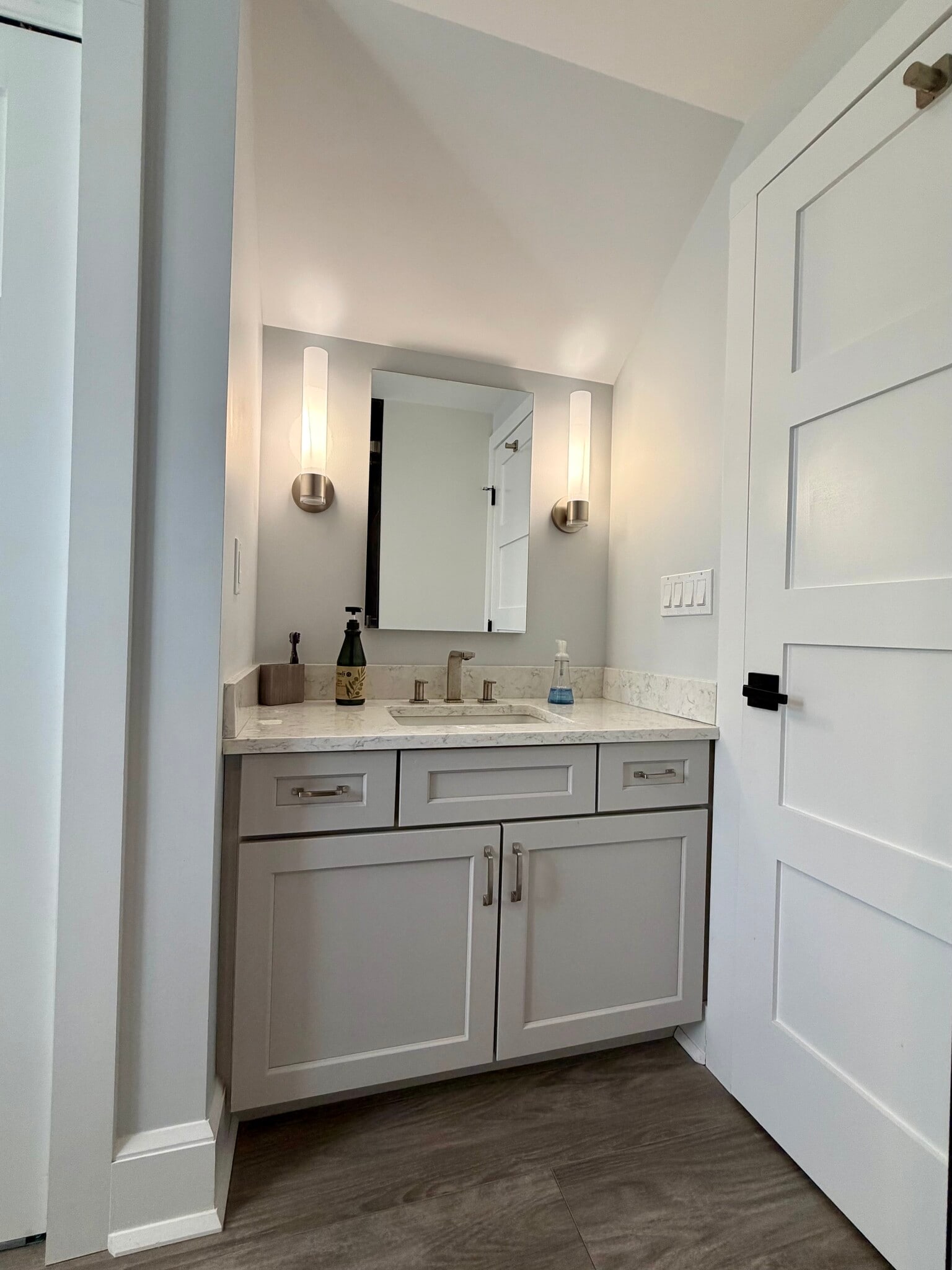 Building Photo - 502 12th Ave