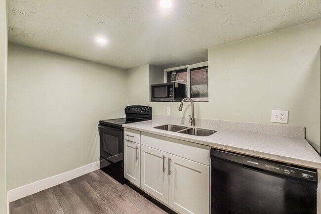 Building Photo - Central Park