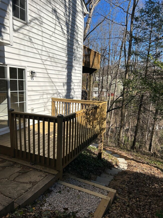 Building Photo - South AVL - Three Bedroom home with Wooded...