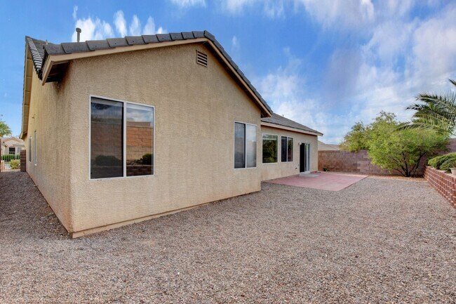 Building Photo - Anthem Gem with 3-Car Garage & Spacious Backyard