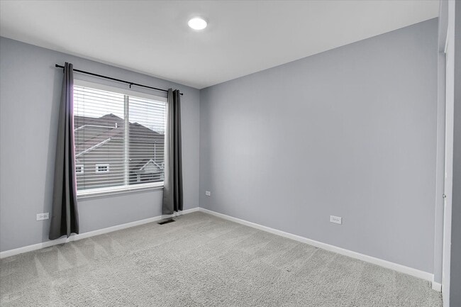 Building Photo - 912 Bradford Dr