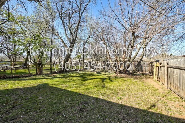 Building Photo - 4913 N Willow Ave