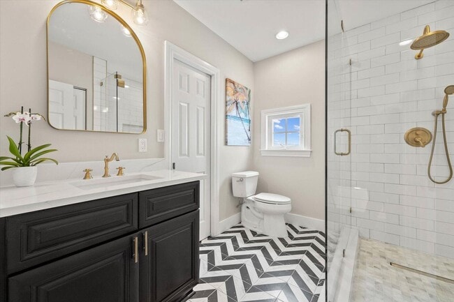 Building Photo - 221 Greymon Dr