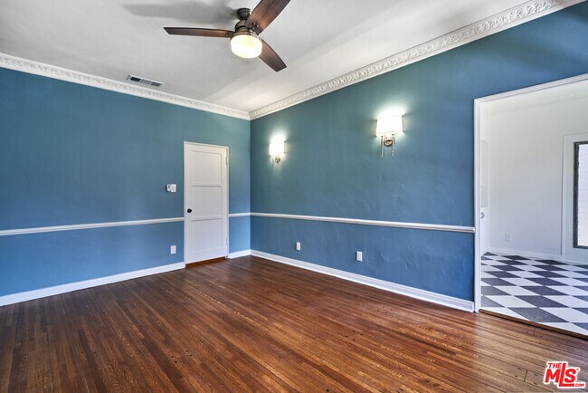 Building Photo - 1087 S Genesee Ave