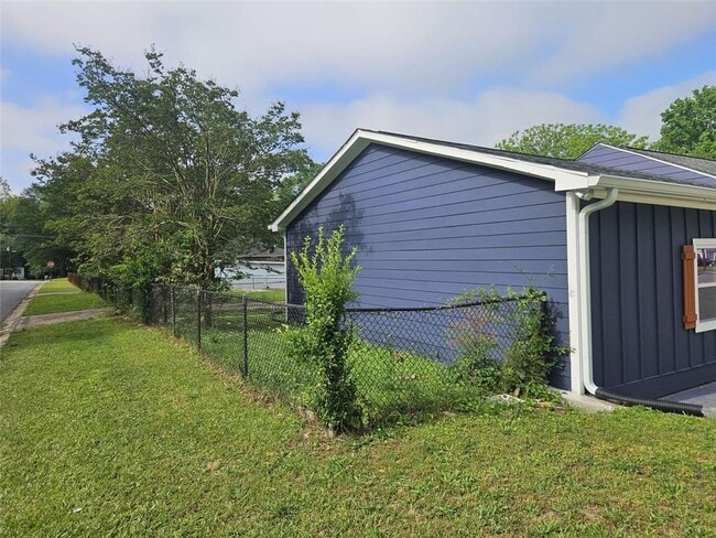 Building Photo - 775 Lee Andrews Ave SE