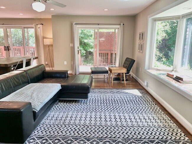 Building Photo - Light filled 2 BR plus 2 rooms, 2 FB including one in finished basement. Great location