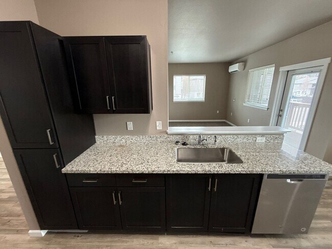 Building Photo - 4261 Hawthorne Ave NE