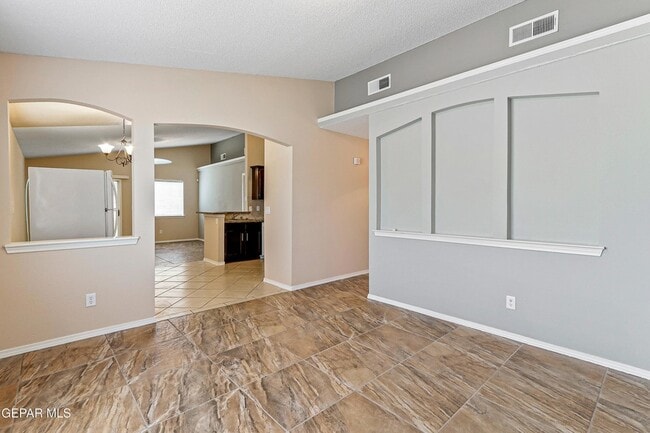 Building Photo - 14336 Desert Sage Dr