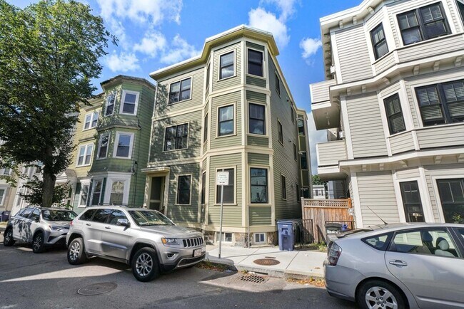 Building Photo - 15 Howell St