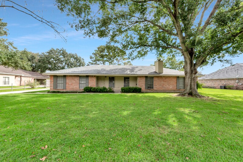 Building Photo - 130 Huggins Rd