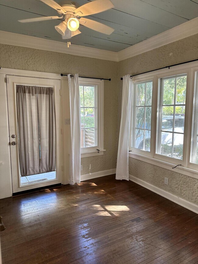 Building Photo - 229 Lakeland Dr