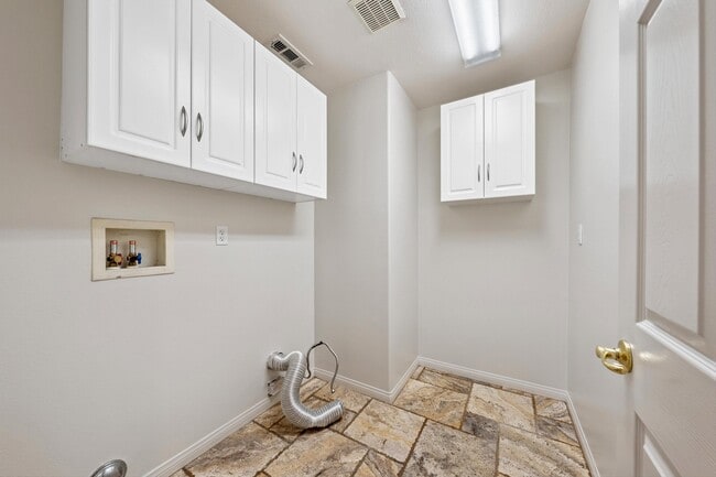 Building Photo - 84126 Canzone Dr