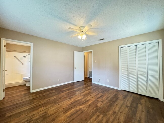 Building Photo - Beautiful 3 Bed 2 Bath Home