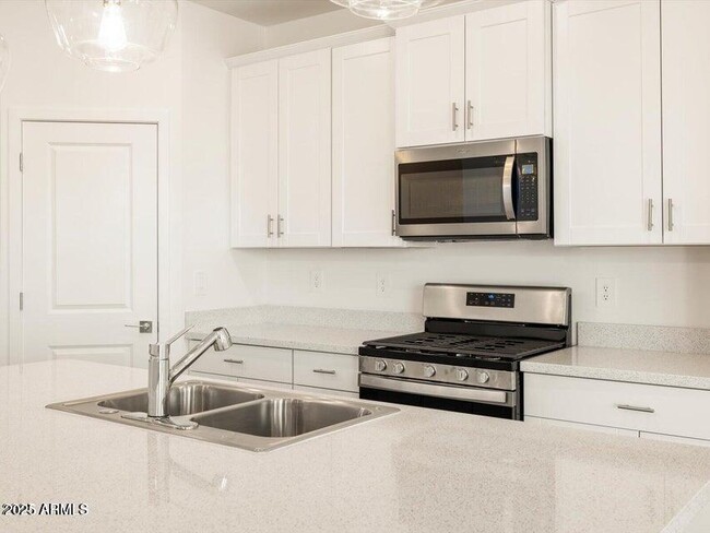 Building Photo - 41740 W Sonoran Trail