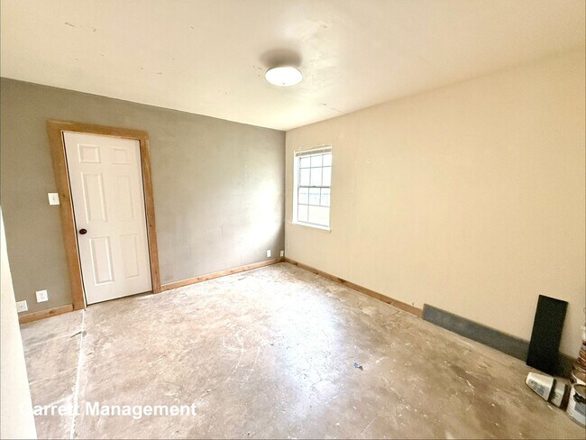 Building Photo - 106 N Fairview Dr