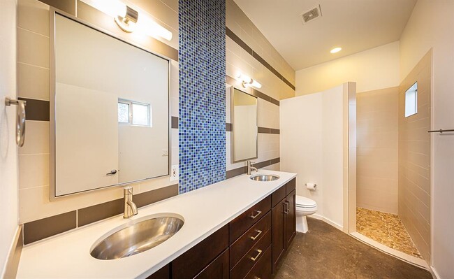 Building Photo - 3803 Byron Dr