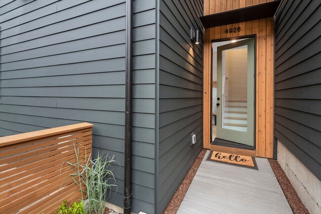 Building Photo - 3bd, 2ba NEW Townhome Built with Quality Materials and Thoughtful Design