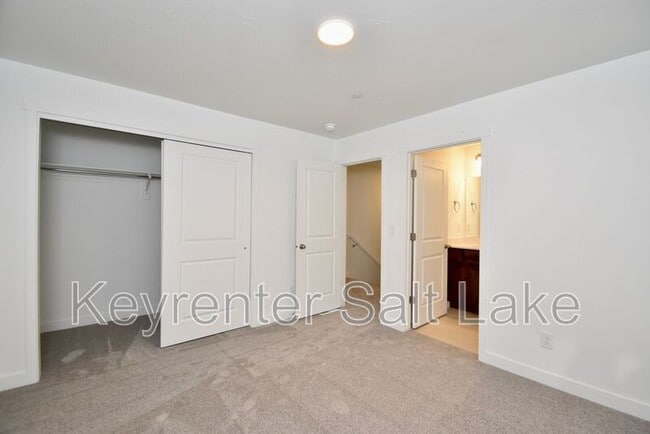 Building Photo - 1590 S 900 W