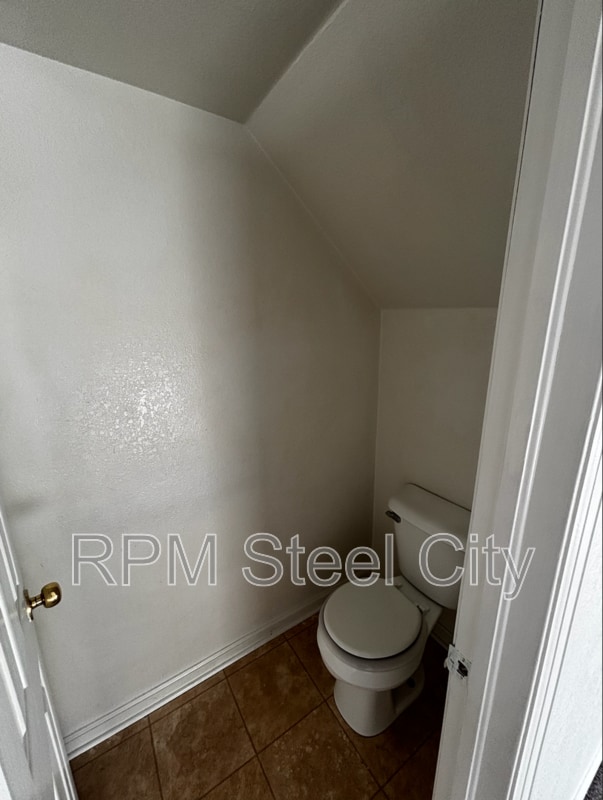 Building Photo - 28 Yorkshire Rd