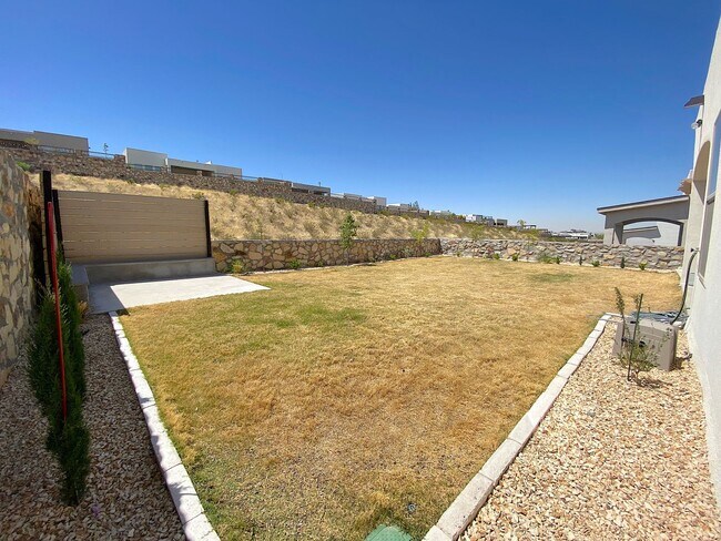 Building Photo - West El Paso Cimarron Neighborhood Stunning 4 bed/2.5bath
