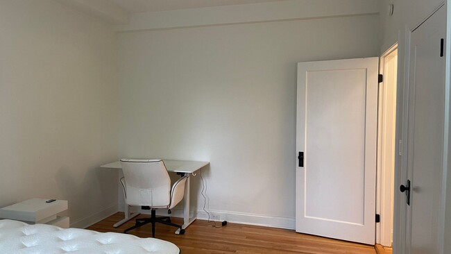Building Photo - Newly Remodeled 1-Bedroom, 1-Bathroom Near Johns Hopkins University