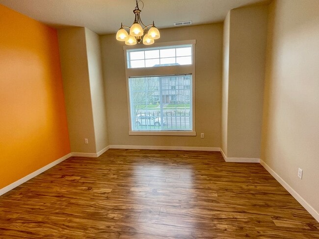 Building Photo - Villebois Townhome with Access to the Sparrow Creek Community Center