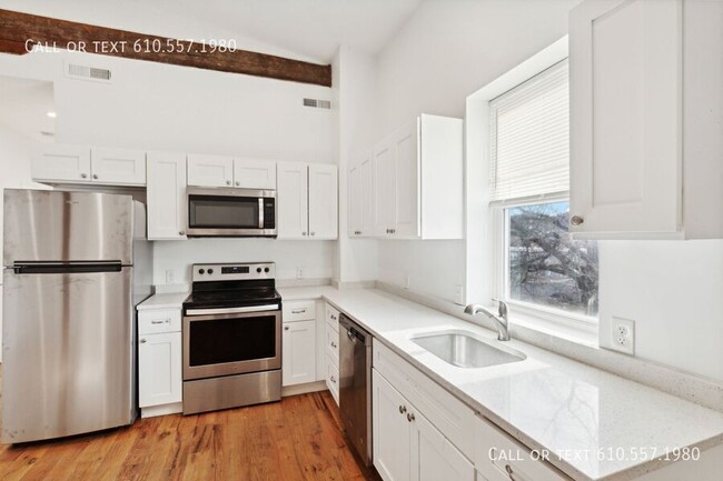 Building Photo - Newly Renovated 2 Bedroom Available for Re...