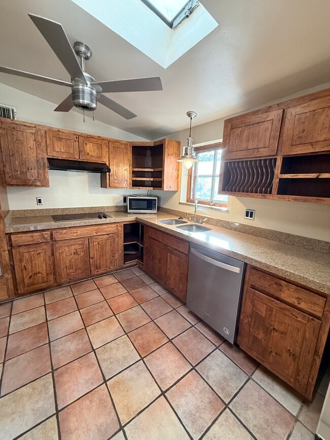 Building Photo - House For Rent