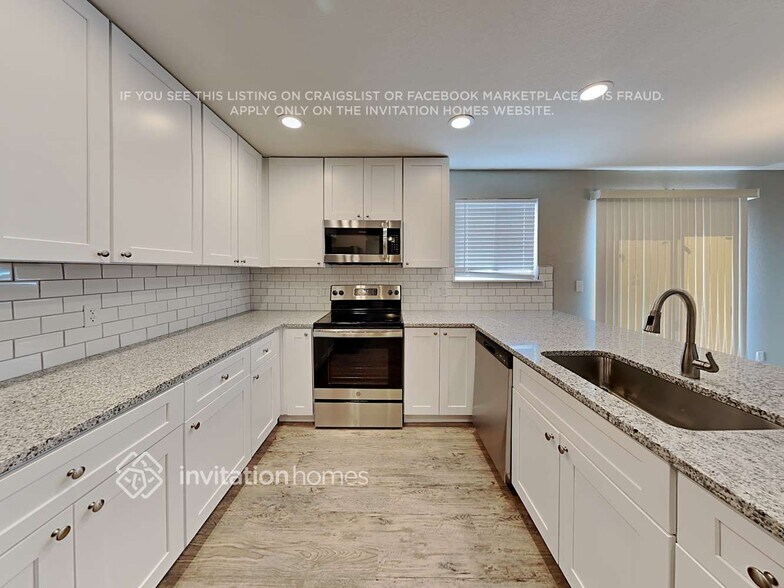 Building Photo - 8151 Meadowcrest Dr