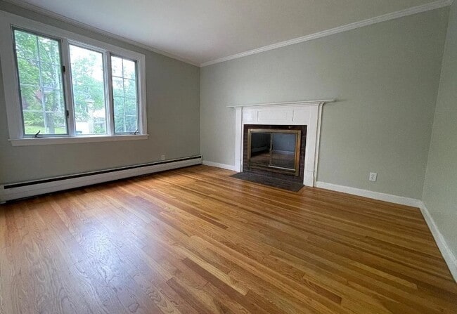 Building Photo - 90 Cabot St