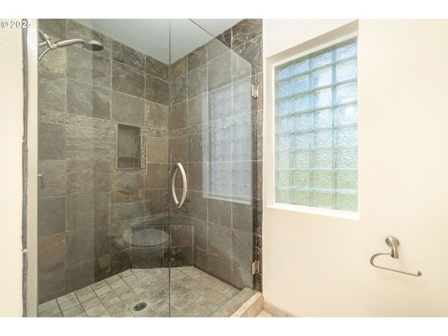 Building Photo - 5630 SW Kruse Ridge Dr