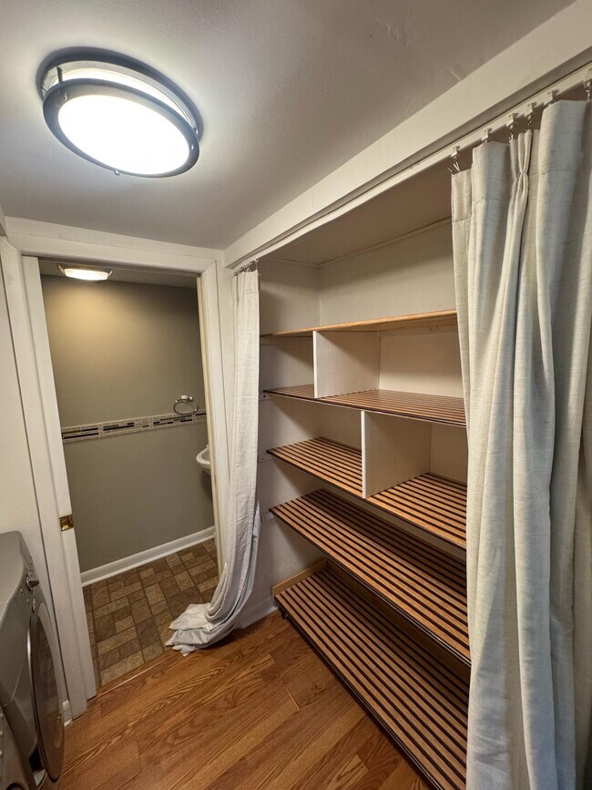 Building Photo - 1458 N Lawnwood Cir