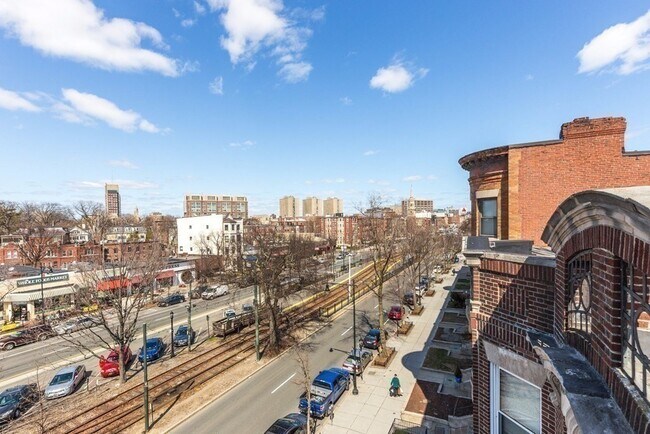 Building Photo - 1033 Beacon St