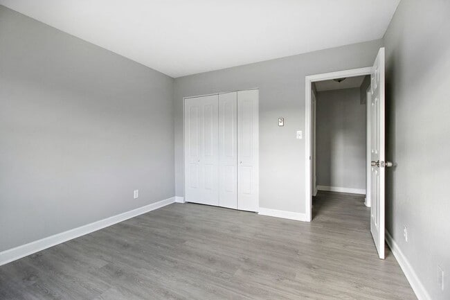 Building Photo - 1409 E Chicago St