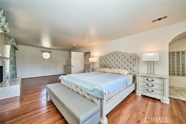Building Photo - 1089 Village Dr